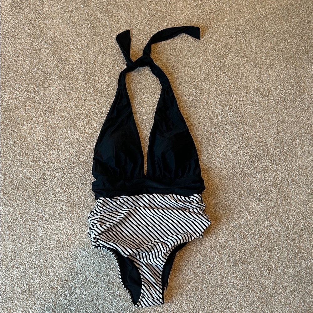 Cupshe-Black and White Striped Women’s  One Piece